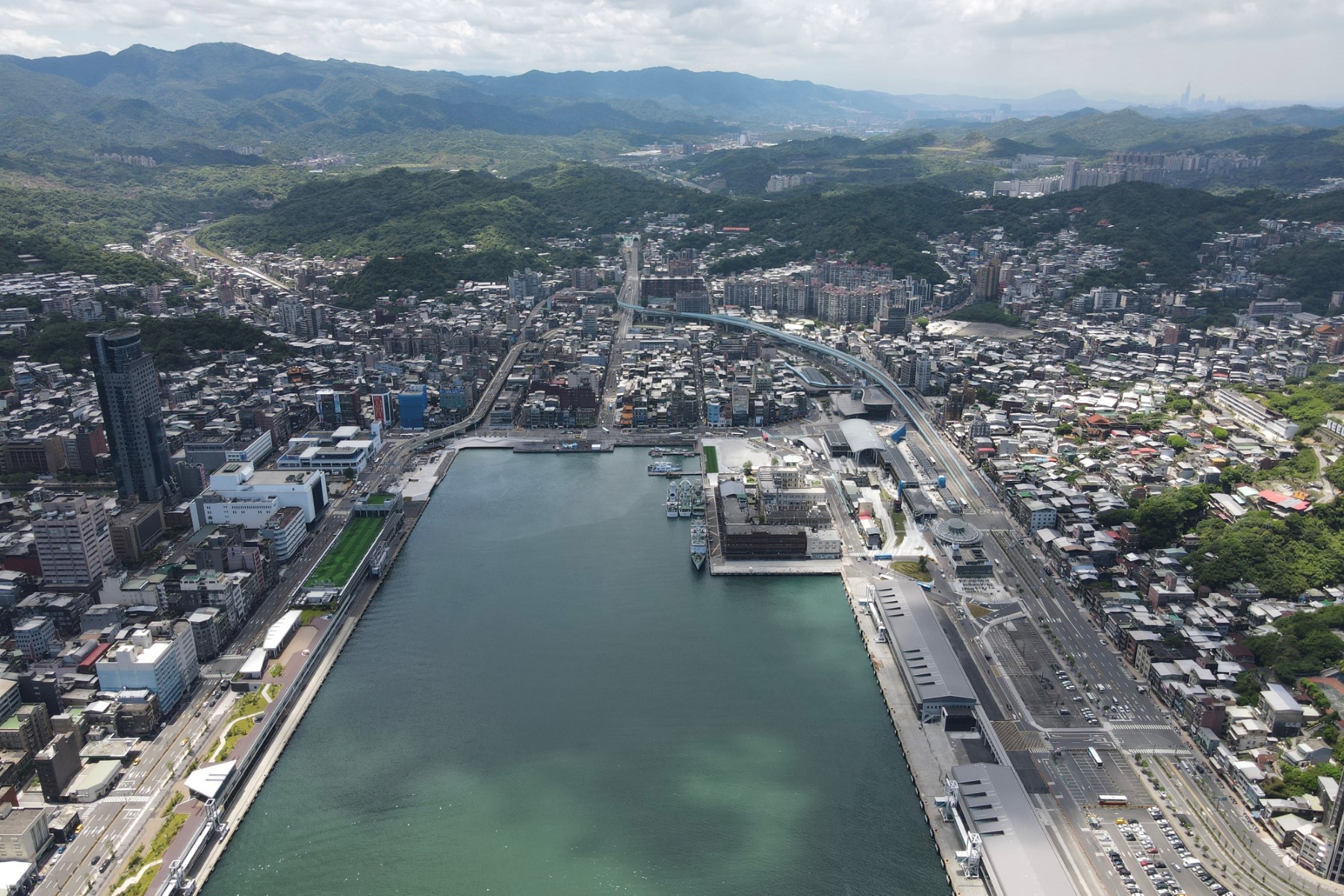Autour de Taïwan, des chaînes d'approvisionnement cruciales mais menacées