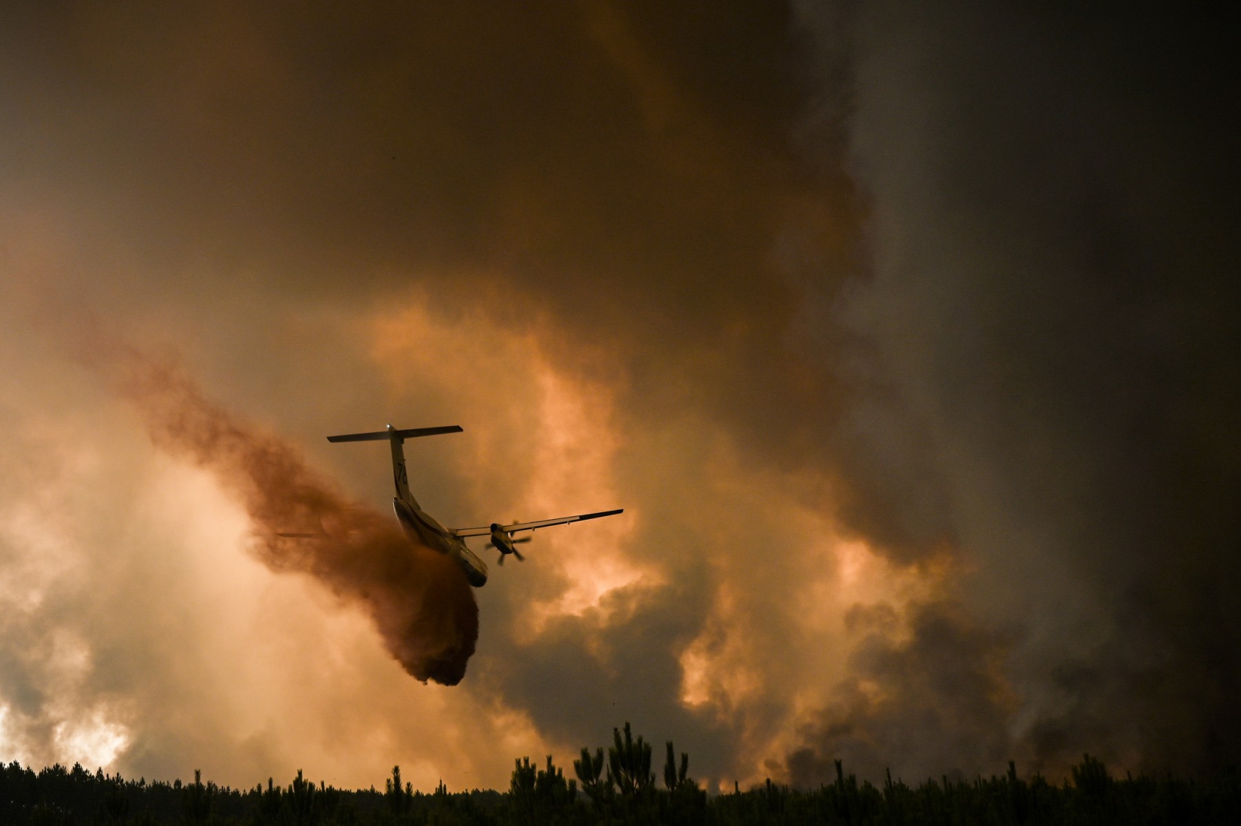 France: Reprise d'un incendie dans le Sud-Ouest, 6.200 hectares brûlés et des milliers d'évacués