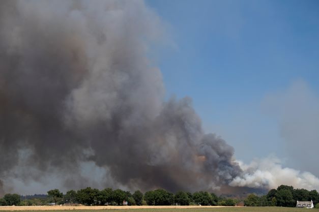 L'incendie dans la forêt de Brocéliande s'étend, deux avions suédois en action