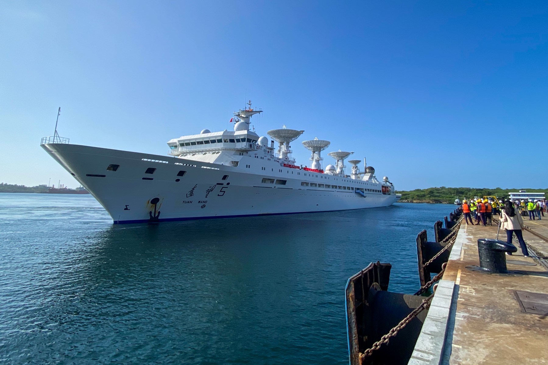 Le navire chinois de recherche et d'étude, le Yuan Wang 5, au port de Hambantota le 16 août 2022. (Photo, AFP)