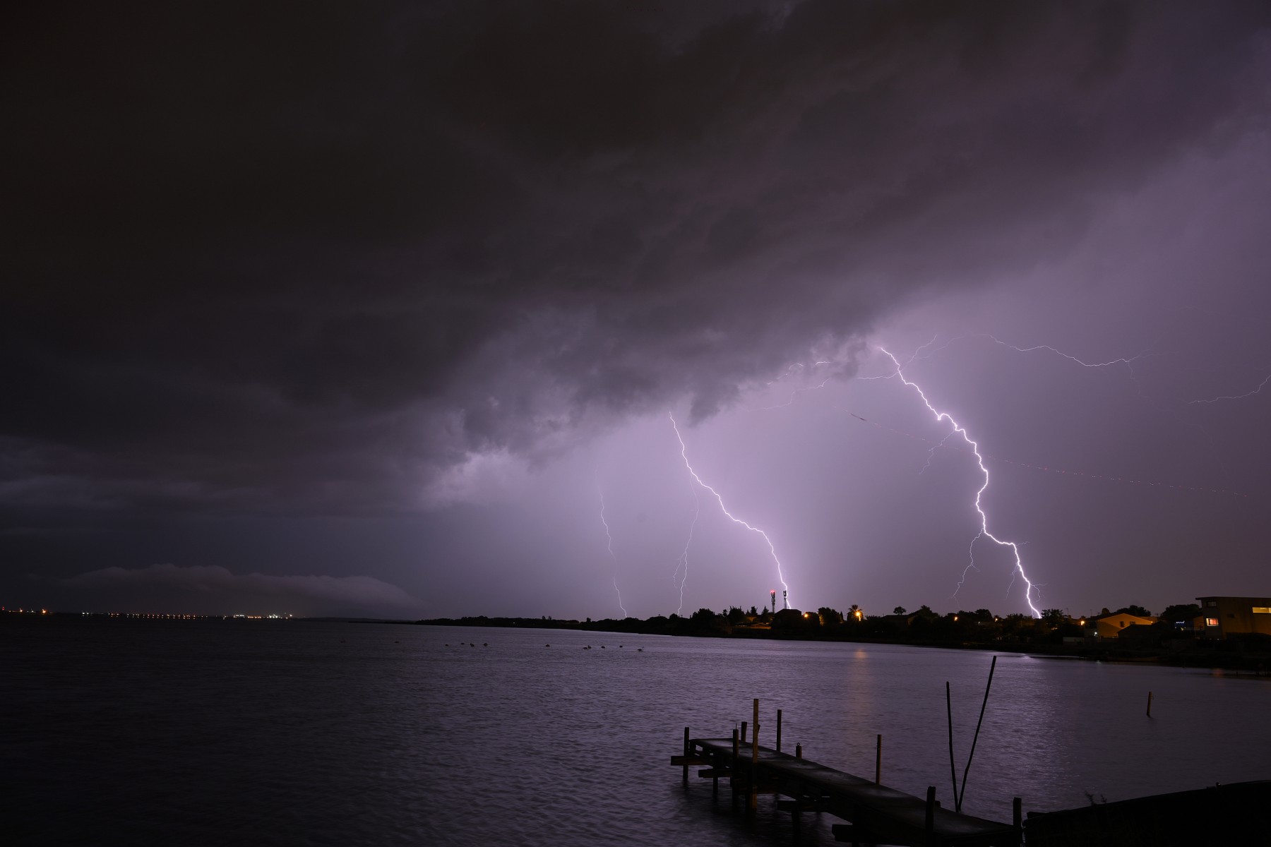 Dans le Sud-Est, nouveaux orages violents attendus après une nuit sans dégâts majeurs