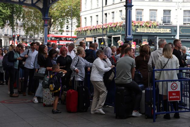 Le métro de Londres quasi paralysé par une grève face à l'inflation