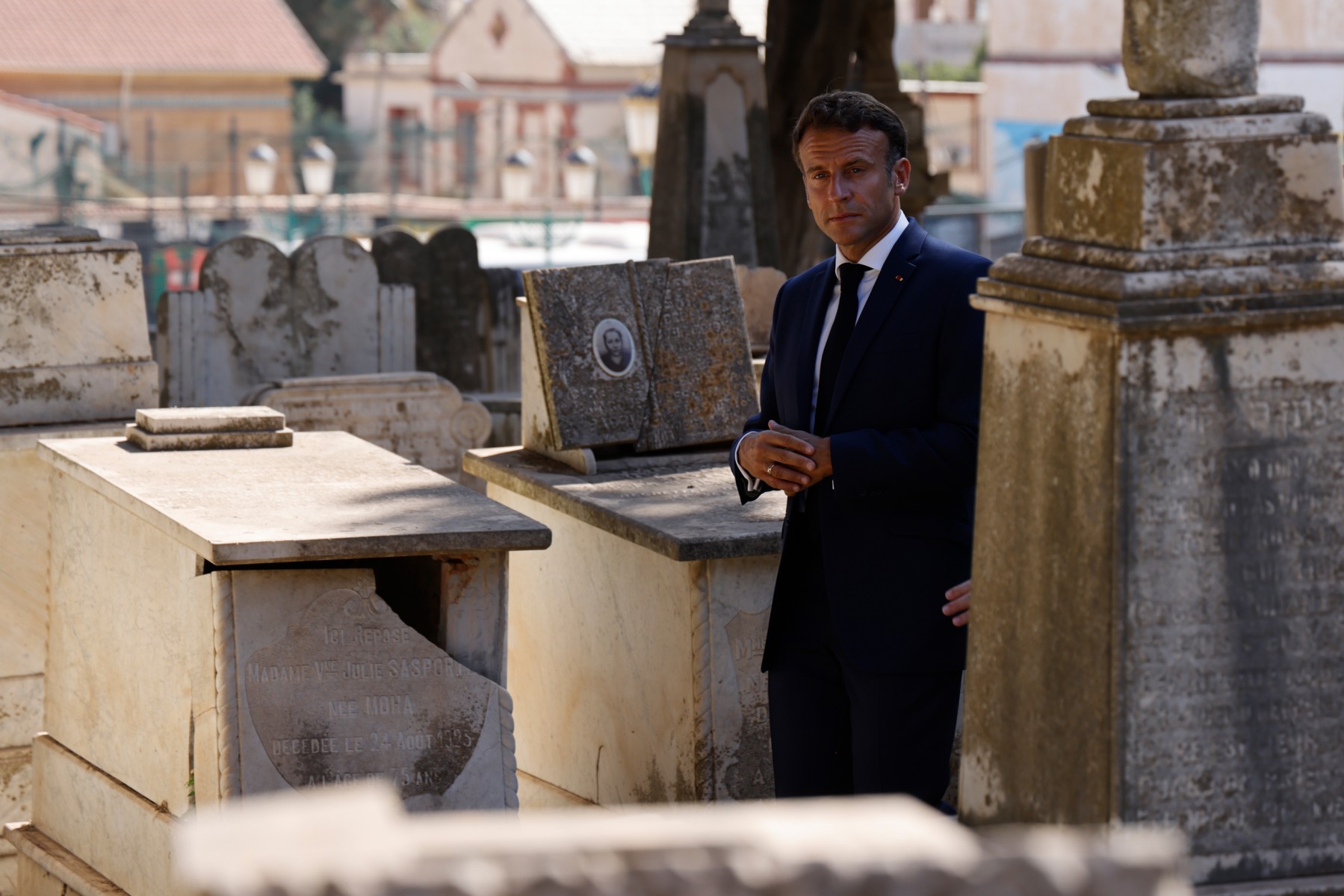 Guerre d'Algérie: Macron récuse toute «repentance» et appelle à regarder le passé «avec courage»