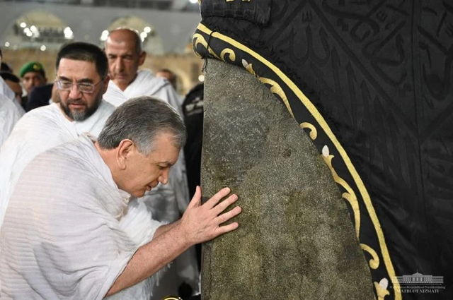Le président de l'Ouzbékistan effectue l’Omra lors de son voyage officiel en Arabie saoudite