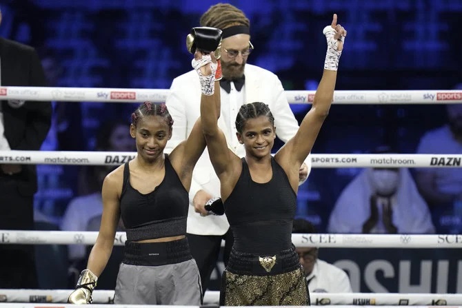La Britannique Ali gagne le premier match de boxe féminine organisé en Arabie Saoudite, en quelques secondes