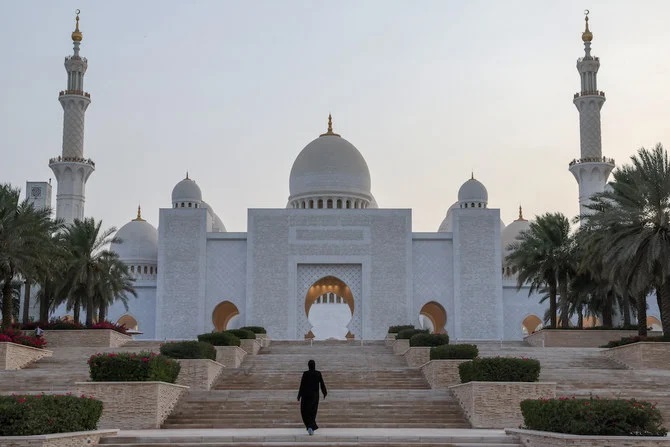 Un avion léger s’écrase près de la Grande Mosquée cheikh Zayed aux EAU, le pilote blessé