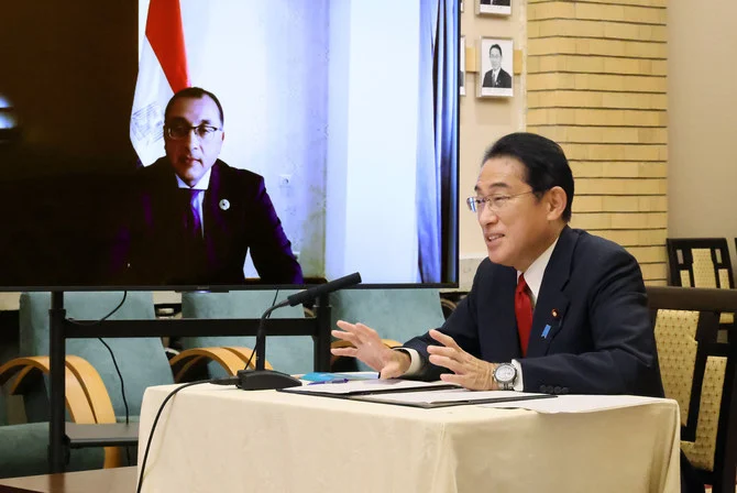 Le Premier ministre égyptien discute des relations bilatérales avec son homologue japonais