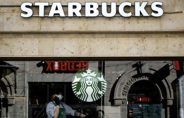 Starbucks gagne moins d'argent au 2e trimestre, malgré des ventes en hausse