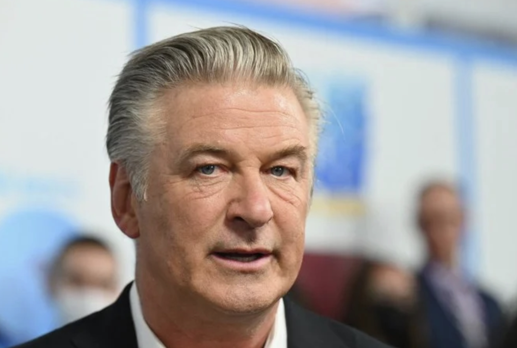 Tir mortel sur un tournage: Alec Baldwin dit s'attendre à ce que personne ne soit inculpé