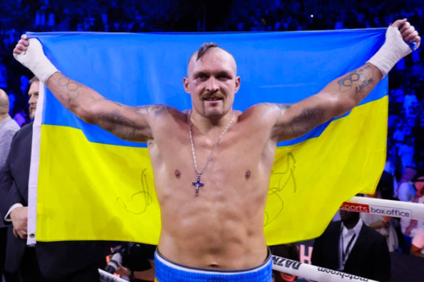 Arabie saoudite: Usyk conserve les titres WBA/IBF/WBO des lourds en battant Joshua