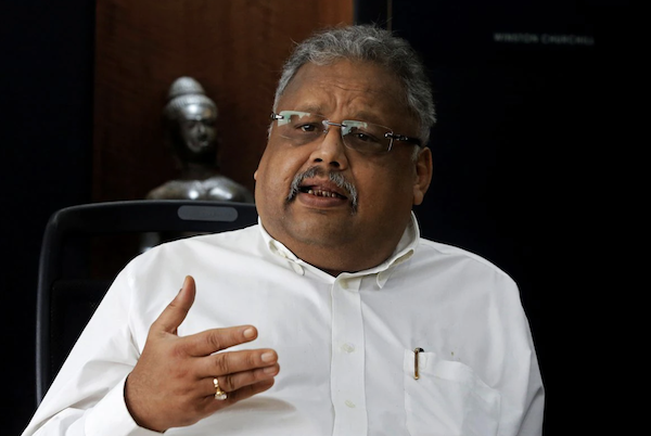 Rakesh Jhunjhunwala, partenaire de Rare Enterprises, pose après une interview avec Reuters à Mumbai, en Inde, le 14 novembre 2017. (REUTERS/Shailesh Andrade)