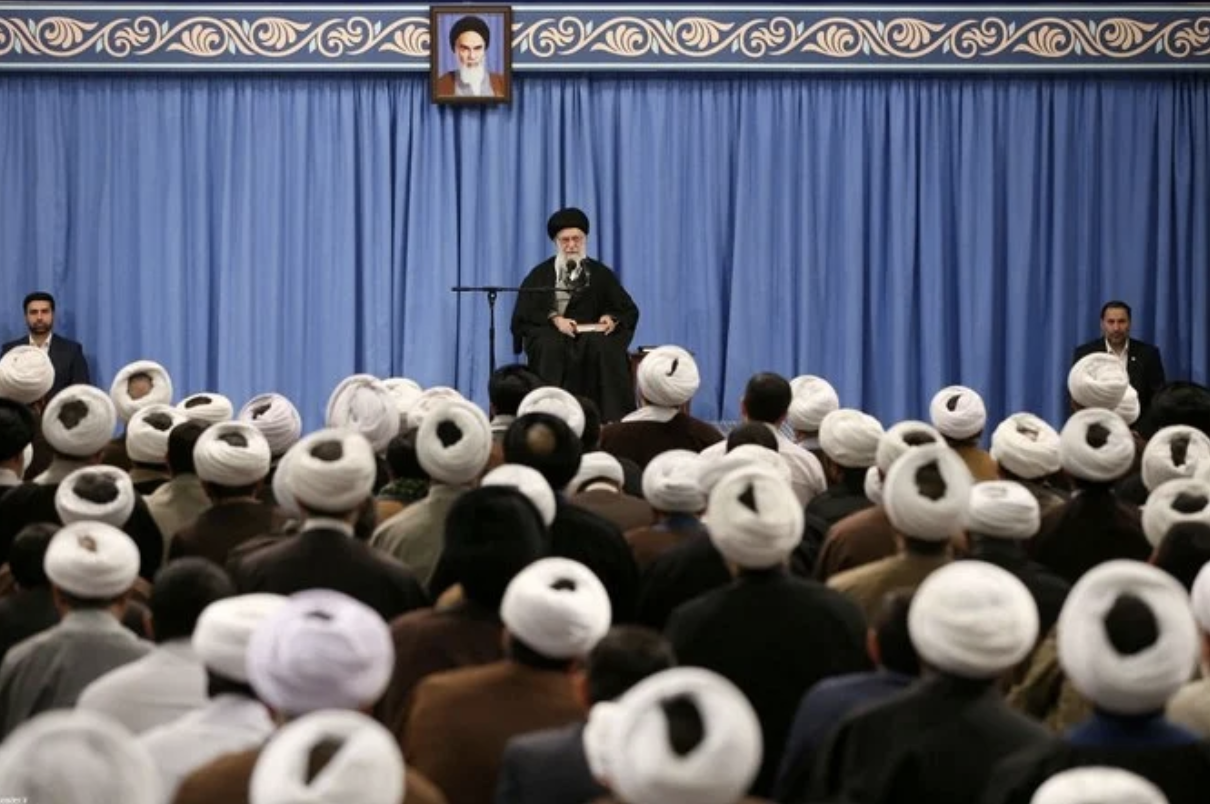 Alimentées par une colère populaire, les attaques contre les religieux iraniens se multiplient – Rapport