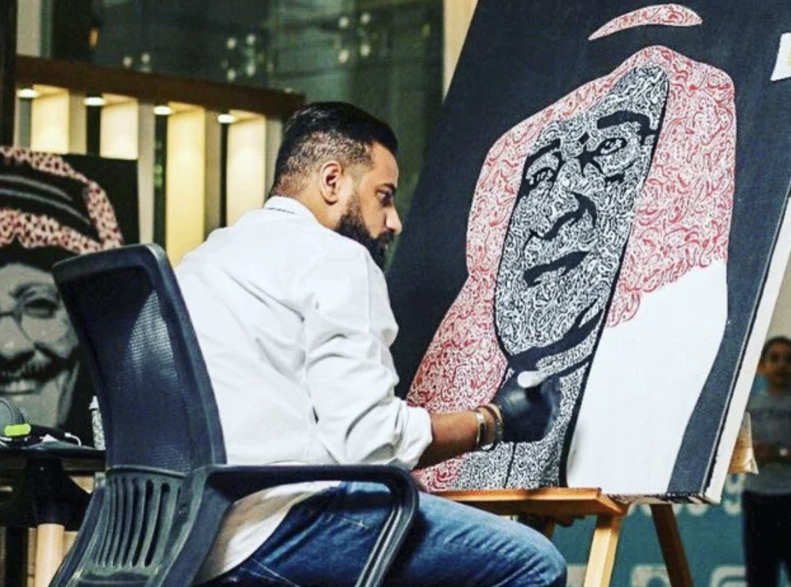 Mohammed Bajubair, un calligraphe-peintre saoudien transforme des poèmes en portraits