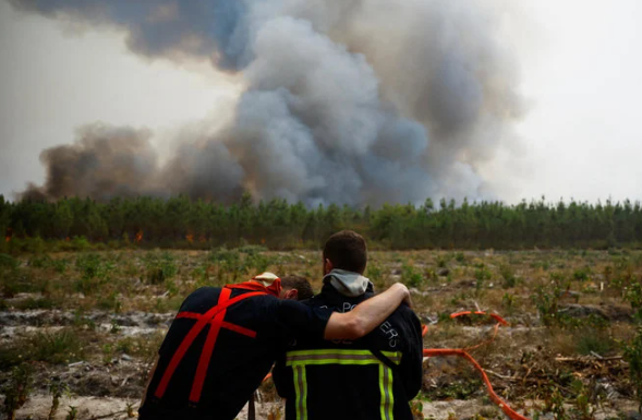 L'Europe vole au secours de la Gironde et des Landes qui flambent