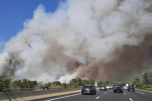 La circulation des trains interrompue au sud de Bordeaux en raison d'un incendie