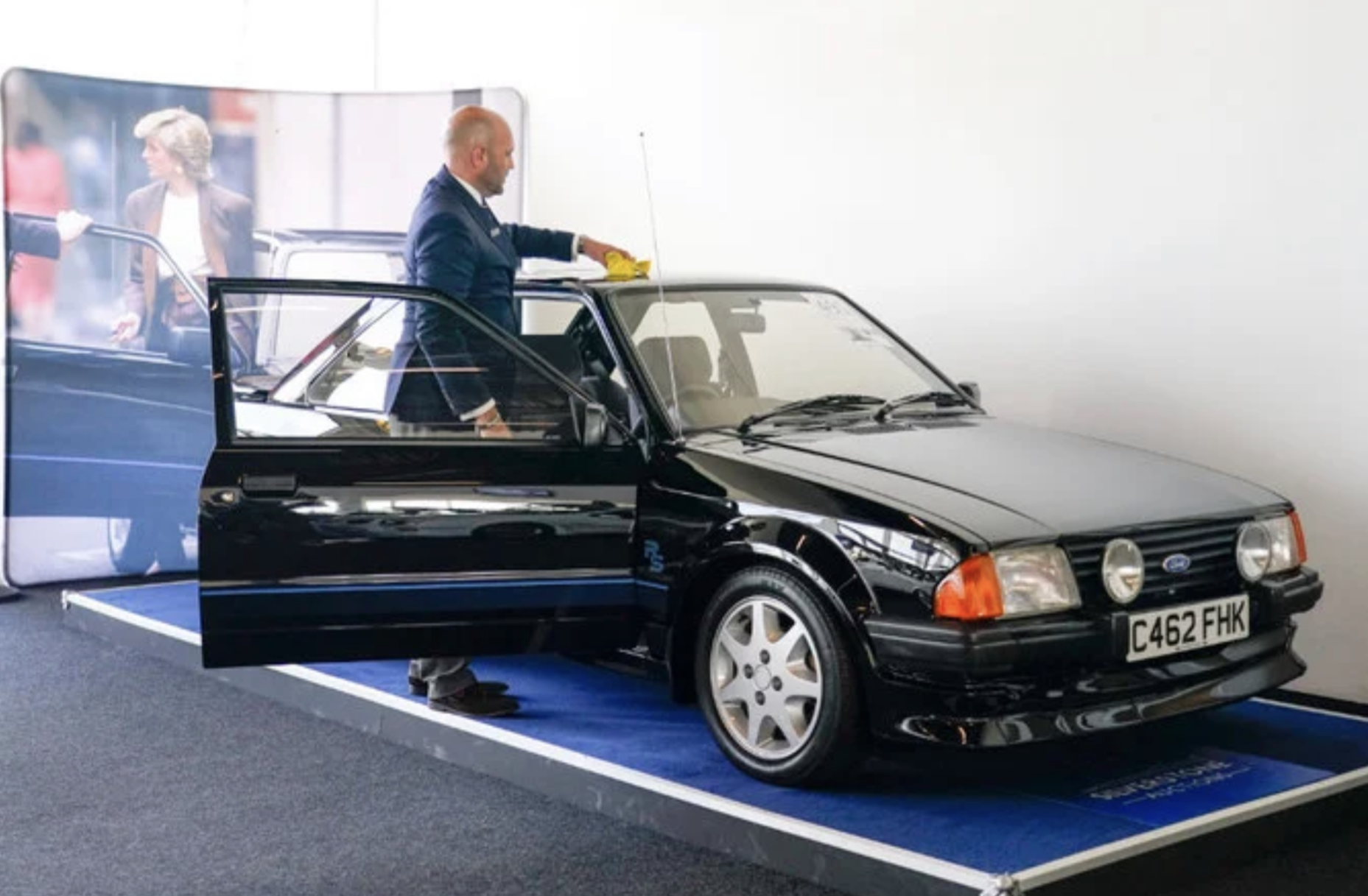 Une ancienne voiture de la princesse Diana vendue 737 000 livres