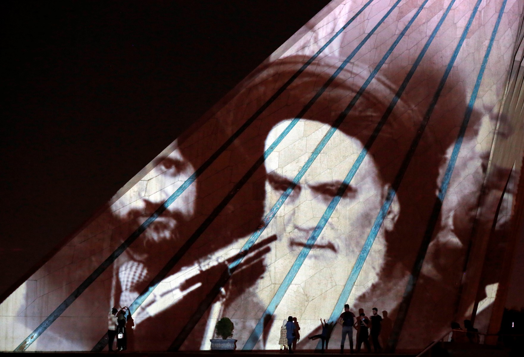 L'Iran khomeiniste et les Arabes: Qui soutient qui ?