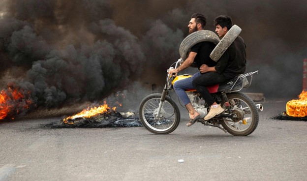 L'Irak au bord de la guerre civile, des manifestants tués après le retrait de Sadr