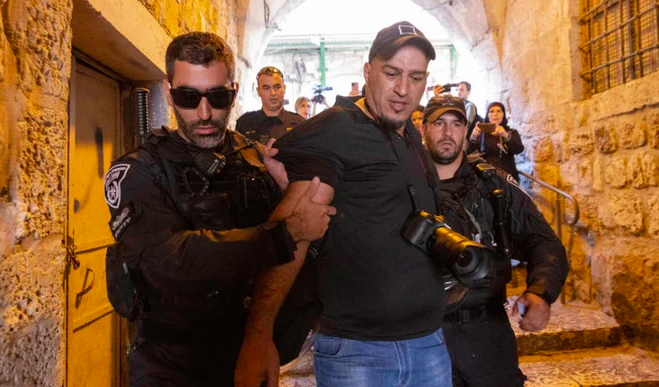 Une association humanitaire dénonce le ciblage de trois journalistes palestiniens par Israël