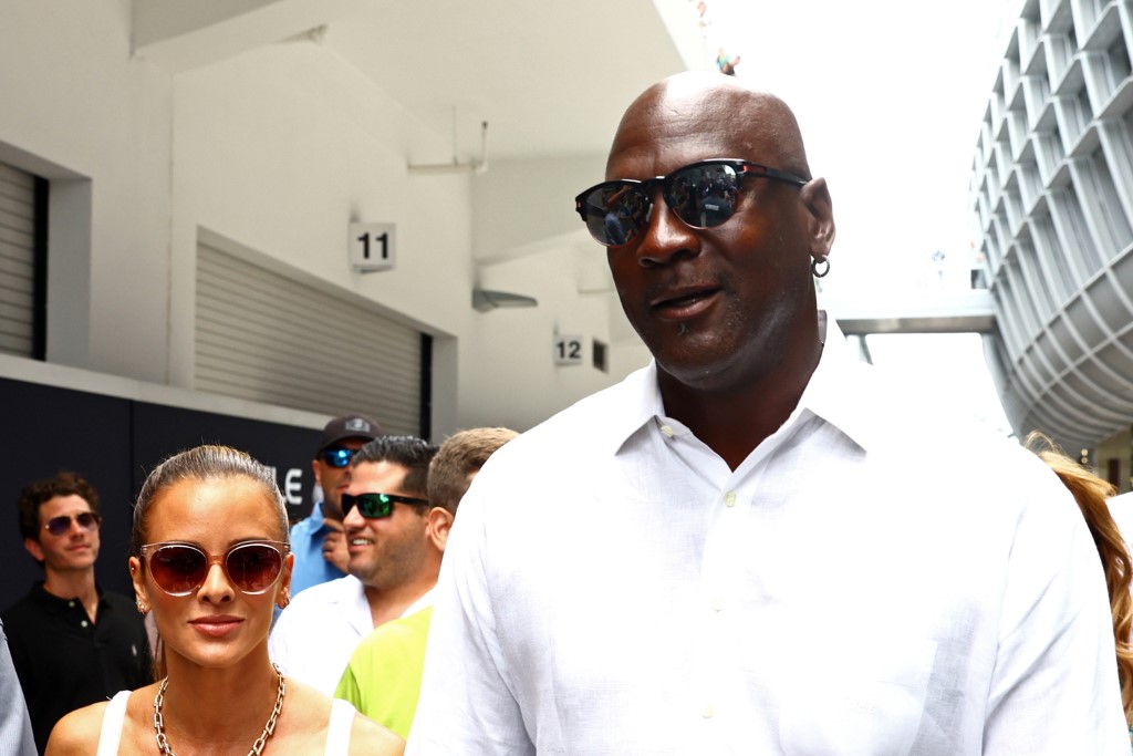 Un maillot du basketteur Michael Jordan proposé aux enchères pour 3 à 5 millions de dollars