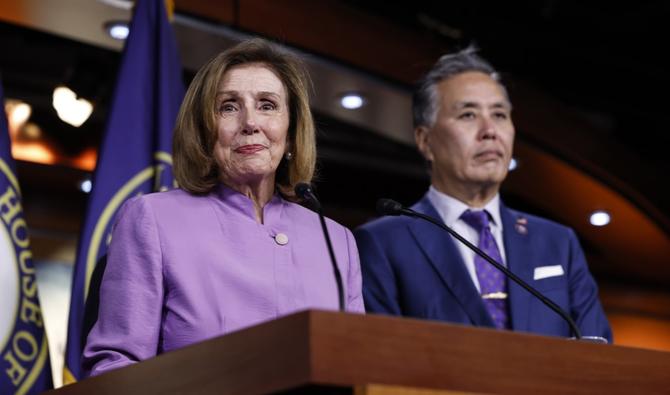 La présidente de la Chambre des États-Unis, Nancy Pelosi (D-CA), s'exprime aux côtés de membres de la délégation du Congrès qui se sont récemment rendus dans la région indo-pacifique lors d'une conférence de presse au Capitole des États-Unis le 10 août 2022 à Washington, DC. (AFP).