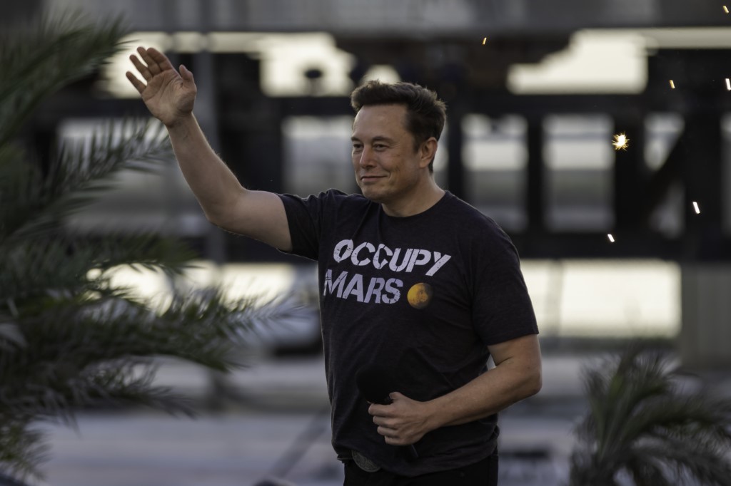 Elon Musk veut plus de bébés et plus de pétrole