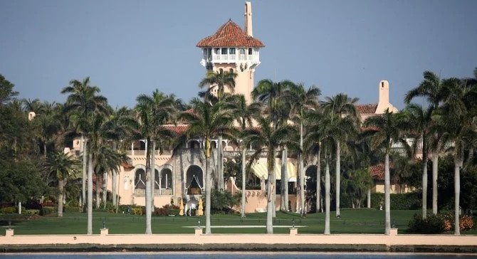 La perquisition du FBI chez Trump change la donne à la veille des élections de mi-mandat