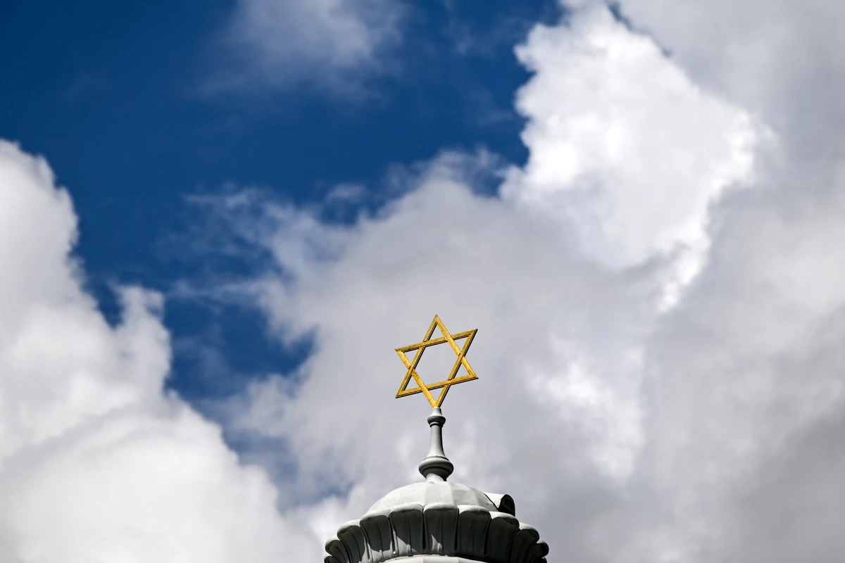 Critiquer Israël est un crime de haine, mais attaquer une église chrétienne ne l'est pas?