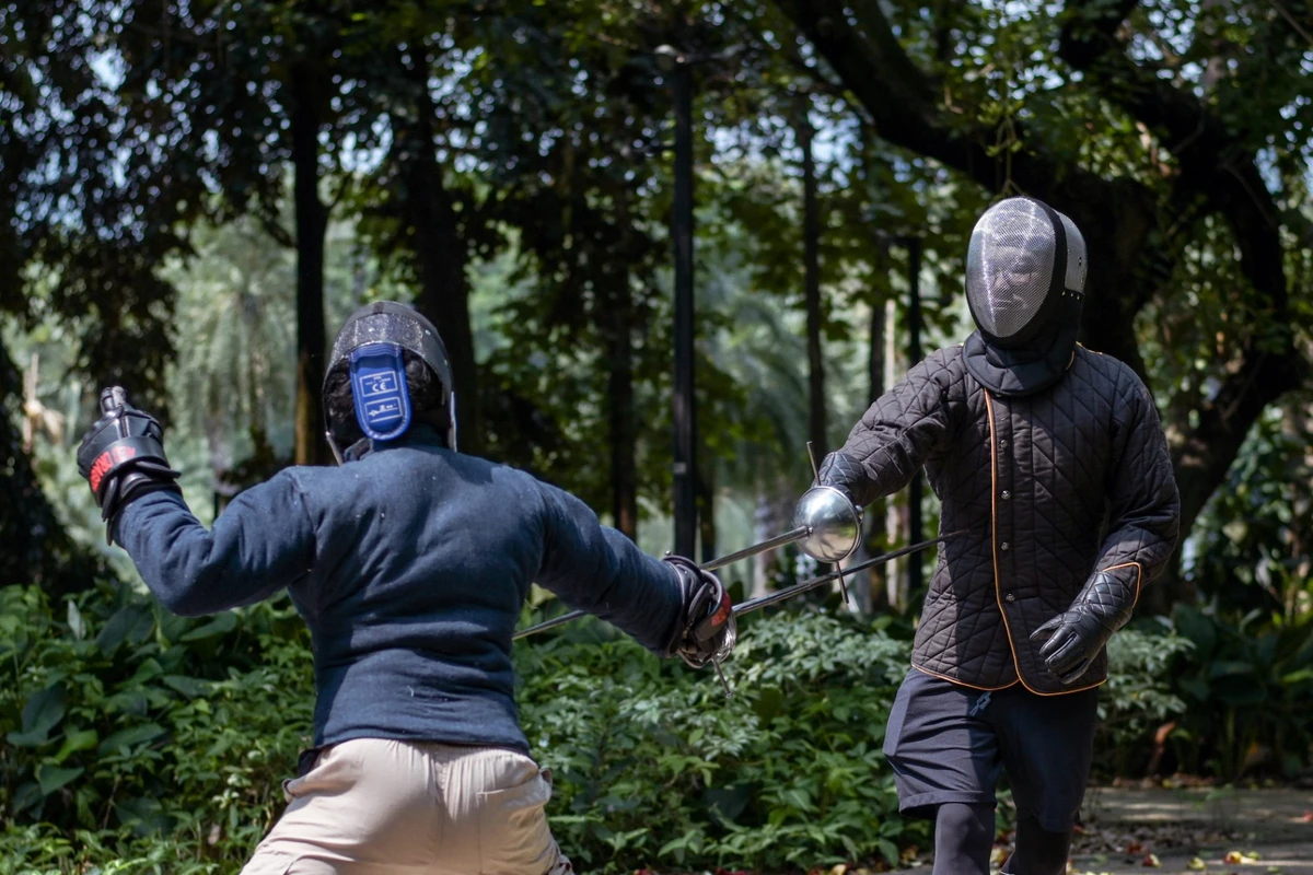 Des Indonésiens font revivre la tradition médiévale des combats d'épée