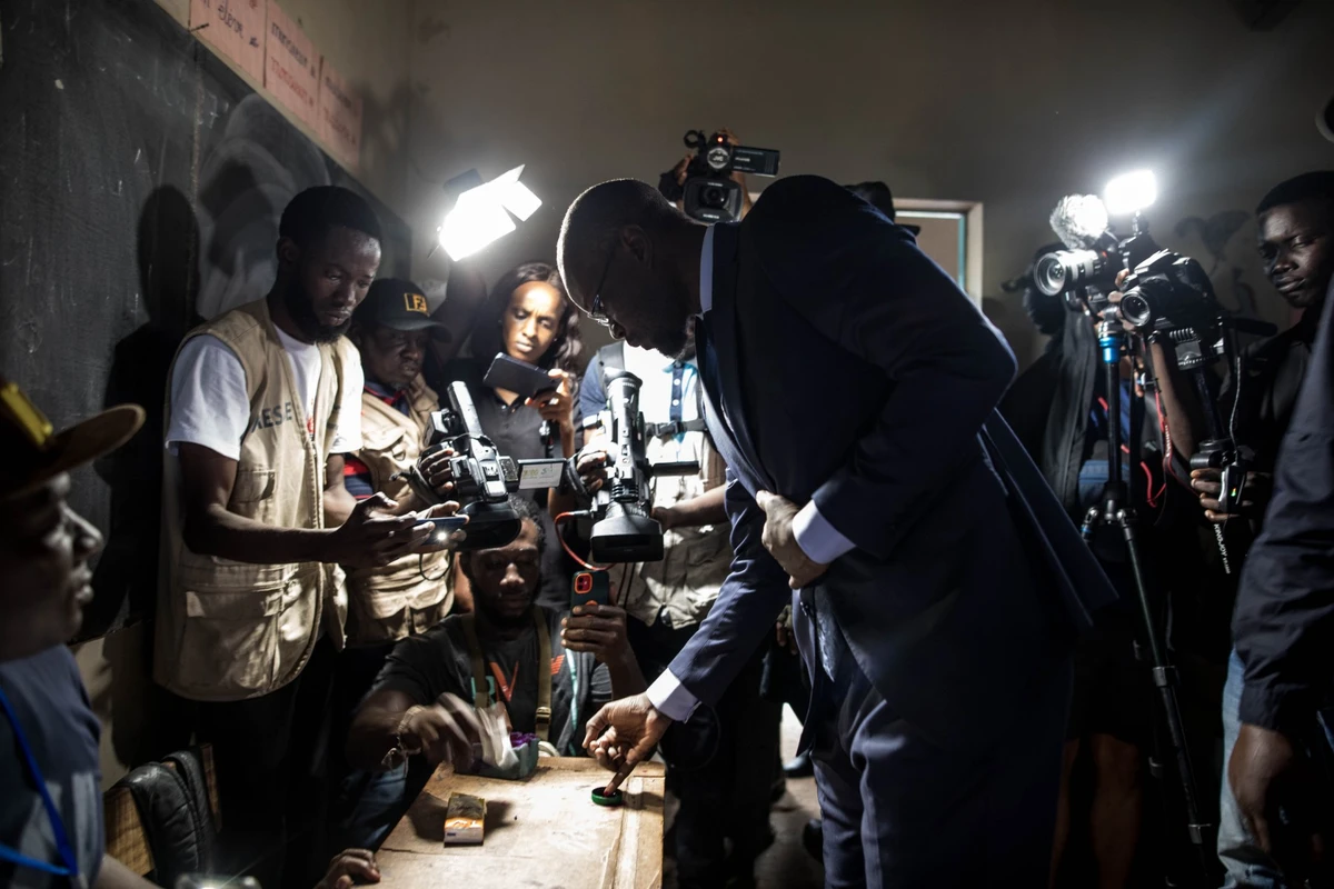 Législatives au Sénégal: le camp présidentiel perd la majorité absolue