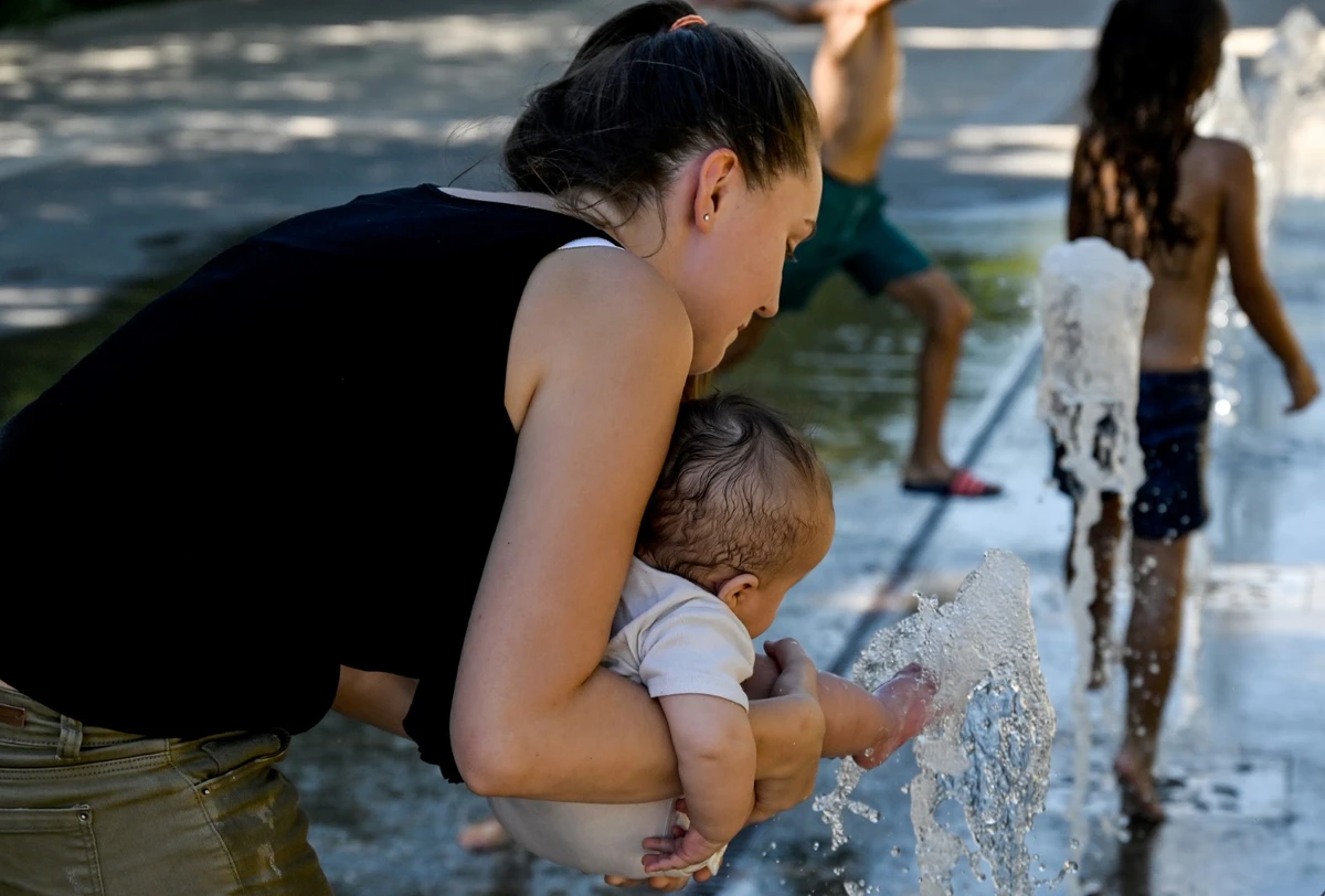 La France traverse une troisième canicule estivale sur fond de sécheresse record