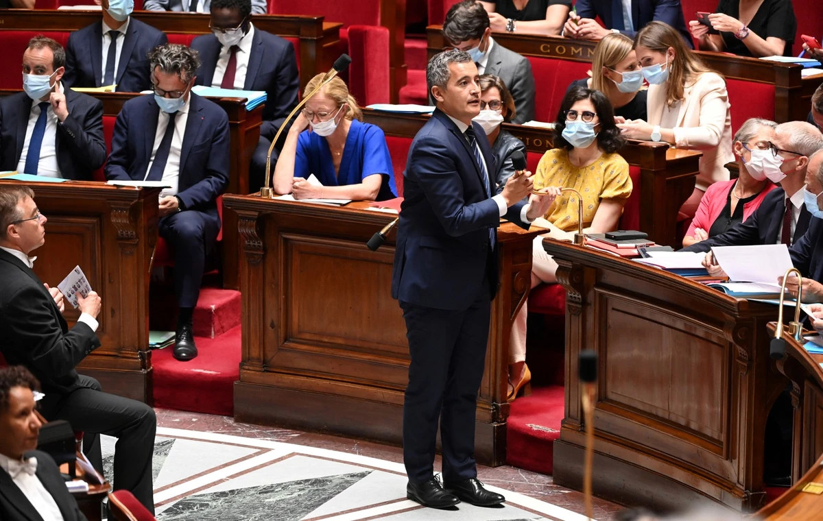 Darmanin reporte le projet de loi immigration, à la demande de Matignon