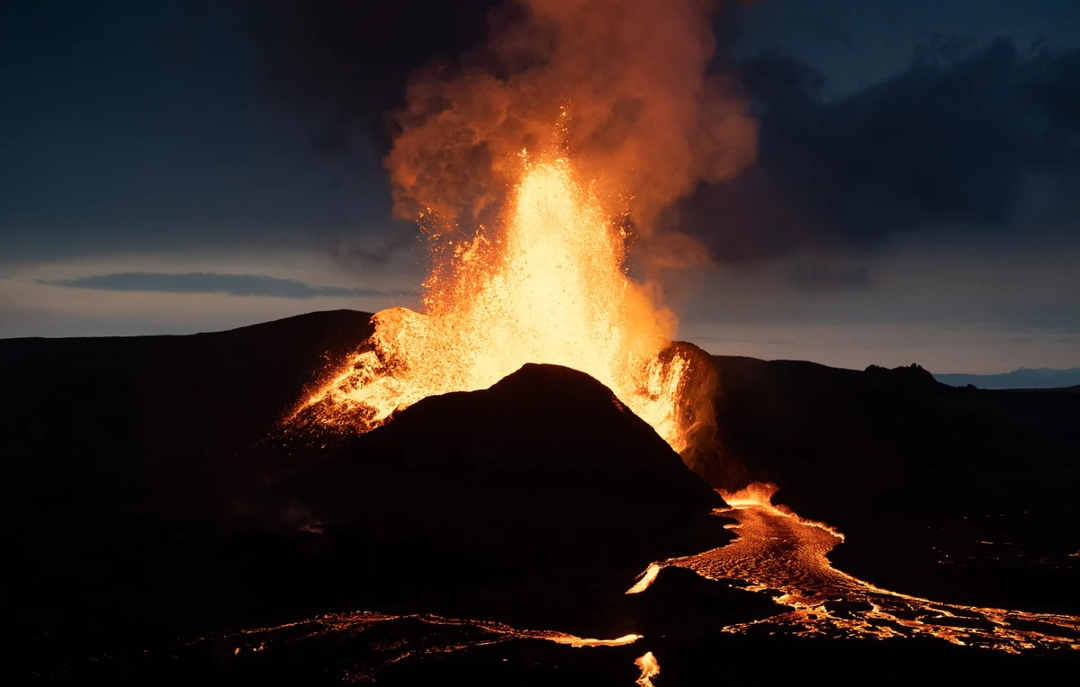 Islande: éruption dans une fissure volcanique près de Reykjavik