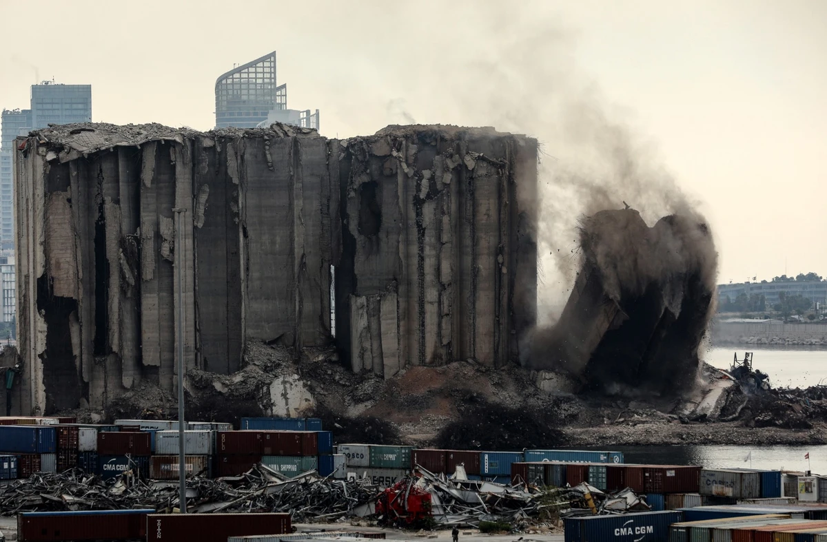 Port de Beyrouth: nouvel effondrement dans les silos au 2e anniversaire de l'explosion