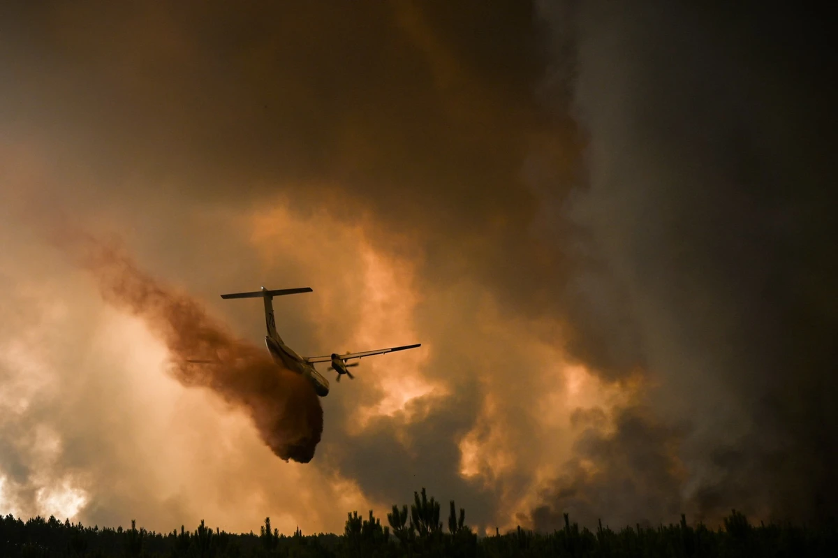France: Reprise d'un incendie dans le Sud-Ouest, 6.200 hectares brûlés et des milliers d'évacués