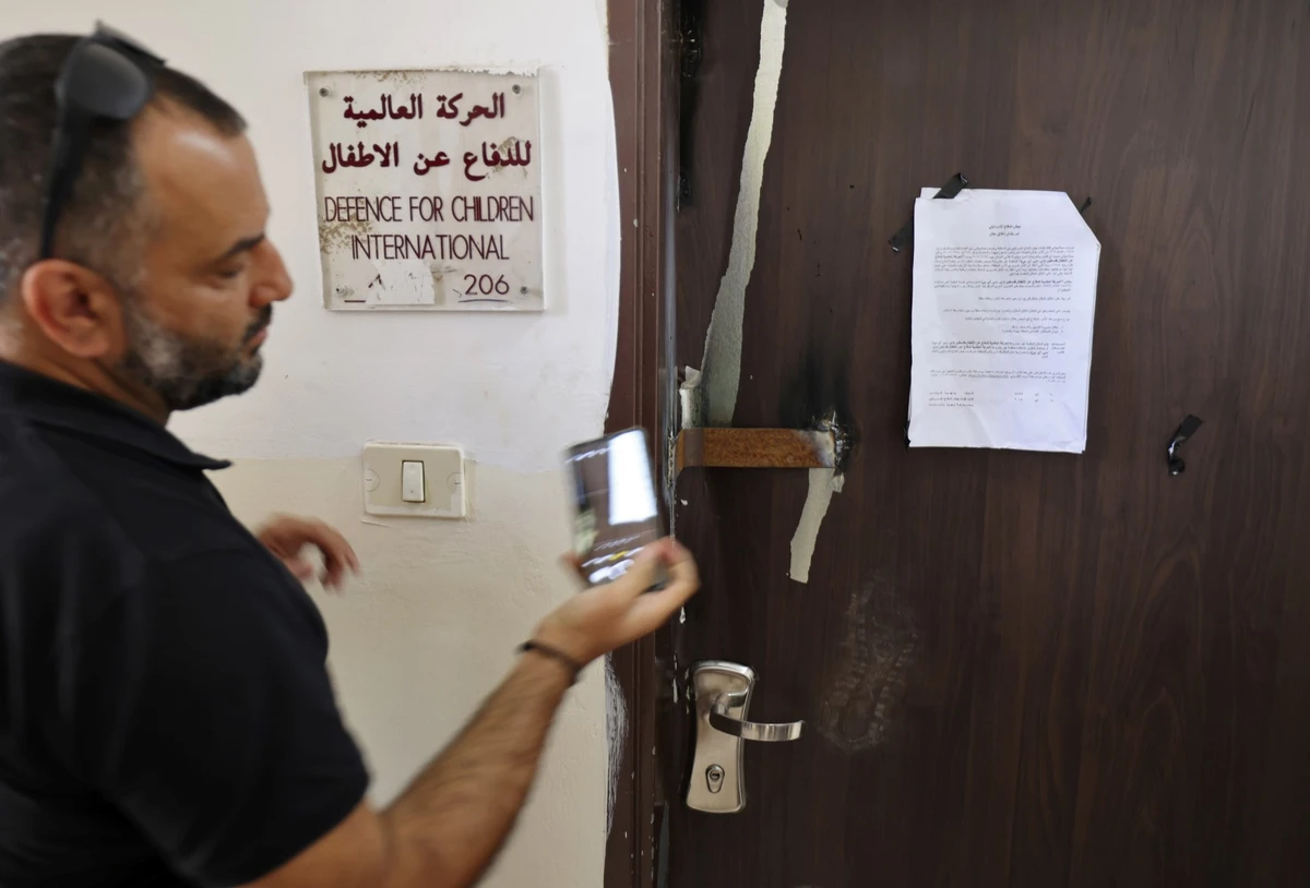 L'armée israélienne ferme les bureaux de sept ONG palestiniennes