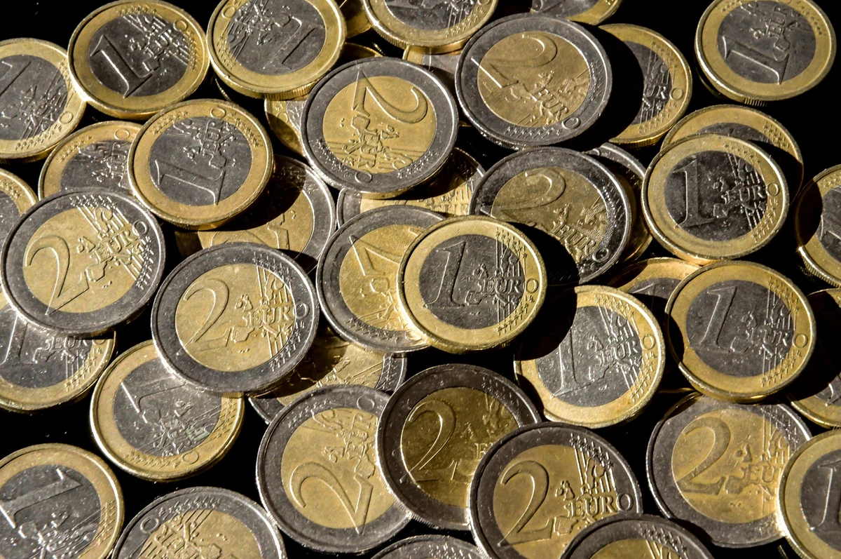 Le yuan au plus bas en deux ans face au dollar, l'euro reprend sa baisse