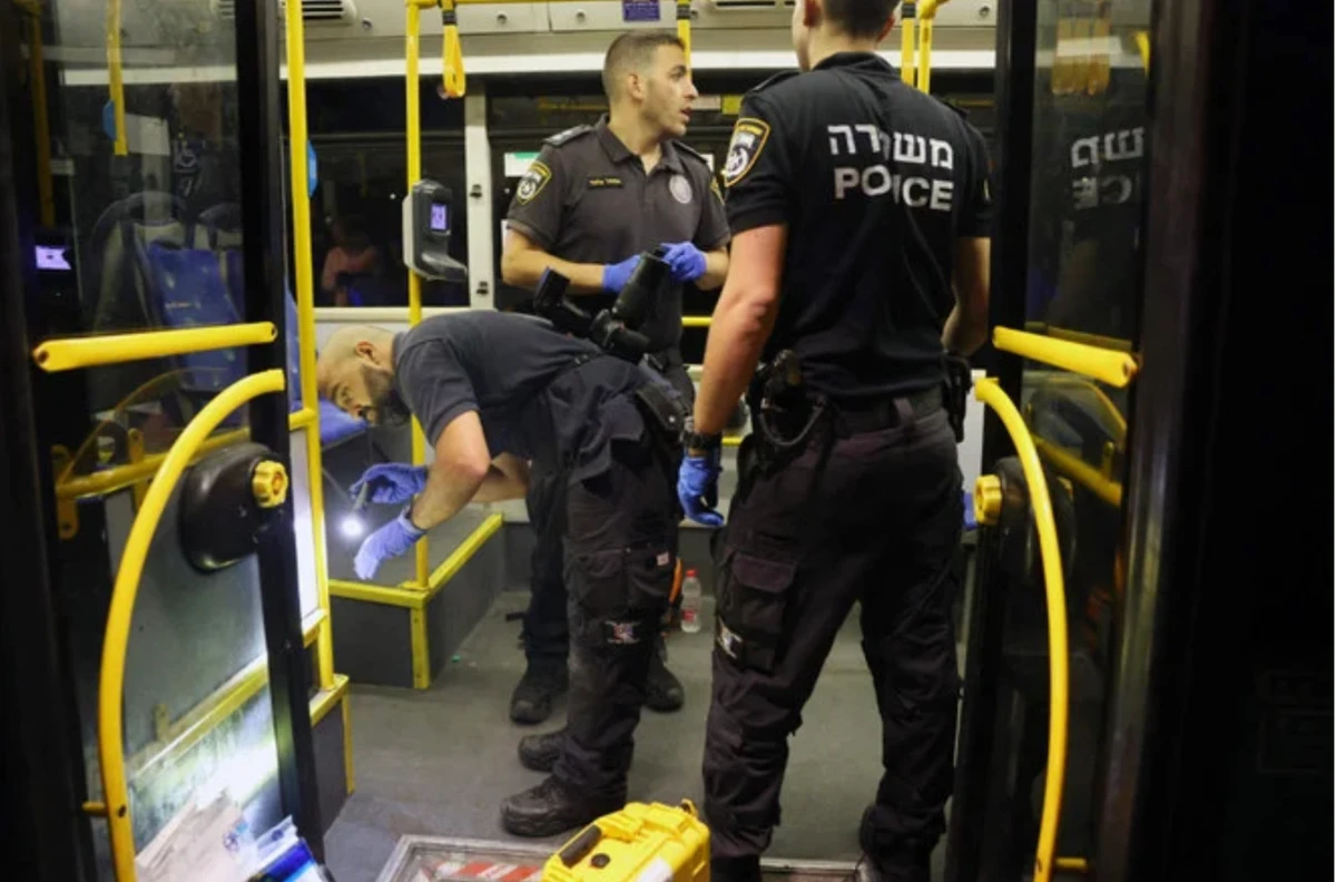 Attaque contre un bus à Jérusalem: huit blessés, un suspect arrêté