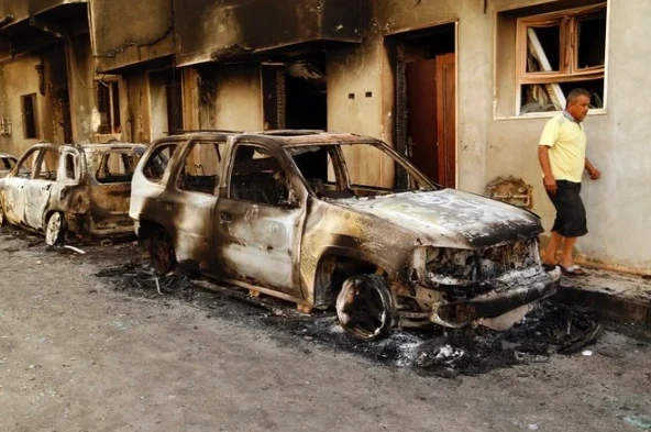 Les milices patrouillent dans les rues désertes de Tripoli après de sanglants affrontements