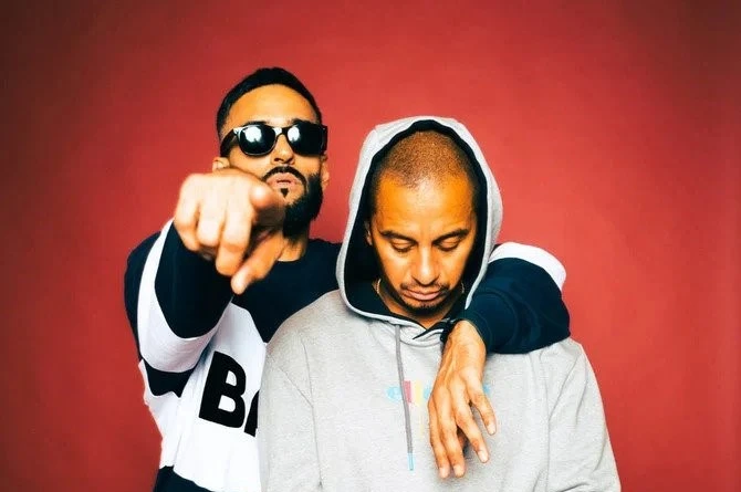 Vivre pleinement sa vie: ascension, chute et renaissance du groupe de hip-hop Outlandish