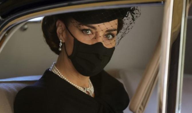 Dans cette photo d'archive prise le 17 avril 2021, la duchesse de Cambridge, Kate Middleton, arrive aux funérailles du prince britannique Philip, duc d'Édimbourg à la chapelle St George du château de Windsor. Kate Middleton a eu 40 ans dimanche 9 janvier, franchissant le cap alors que son profil monte en flèche aux côtés de son mari, le prince William, le futur roi. (Chris Jackson / Pool / AFP