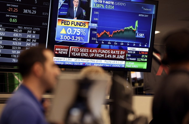 L'irrésistible avancée du dollar fait craindre l'implosion d'autres devises