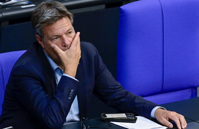 Nucléaire: L'Allemagne prolonge deux centrales et blâme la France