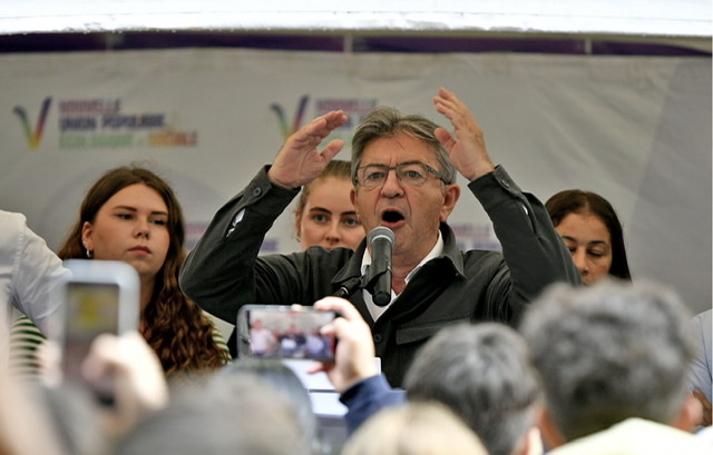 Mélenchon à Borne: «le chaos, c'est vous»