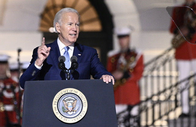 Ukraine: Biden promet des sanctions «rapides et sévères» en cas d'annexions russes