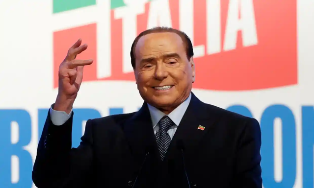 A 85 ans, Berlusconi fait son énième come-back en Italie