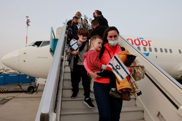 Pic d'immigration vers Israël alimenté par la guerre en Ukraine