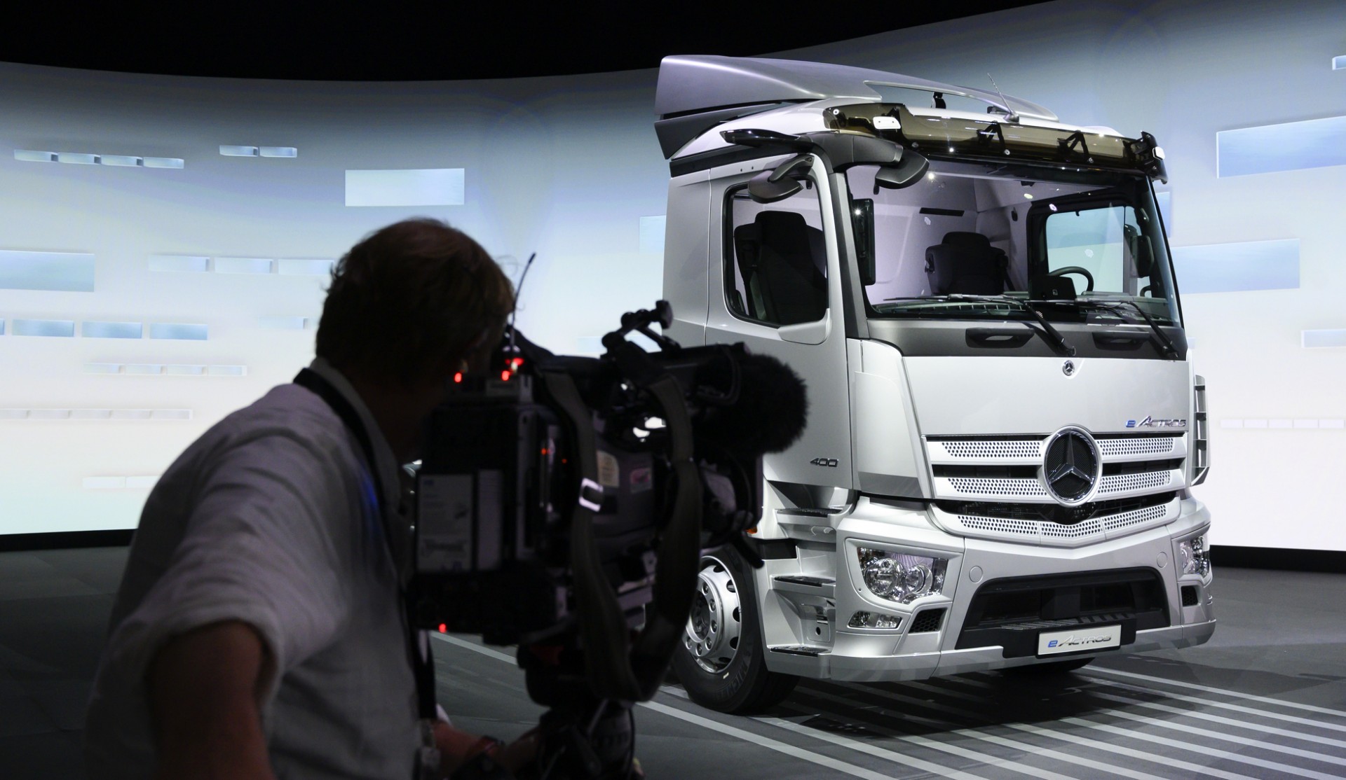 Daimler Truck dévoile son premier camion électrique d'une capacité de 40 t