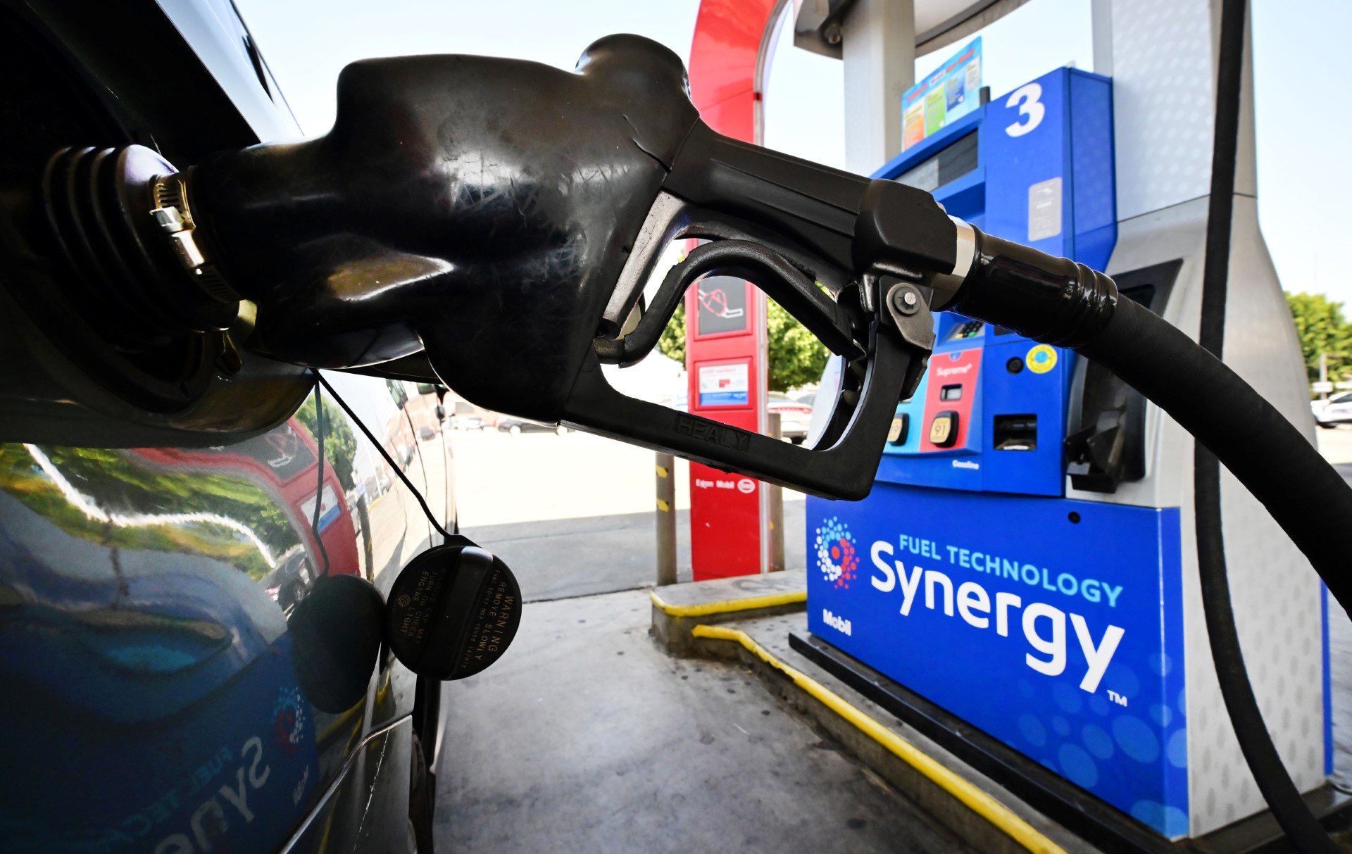L'essence sombre, quand le gasoil défie les craintes de récession
