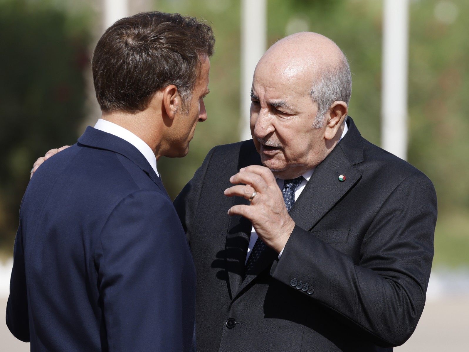 Le Monde retire une tribune sur Macron en Algérie et est accusé de censure